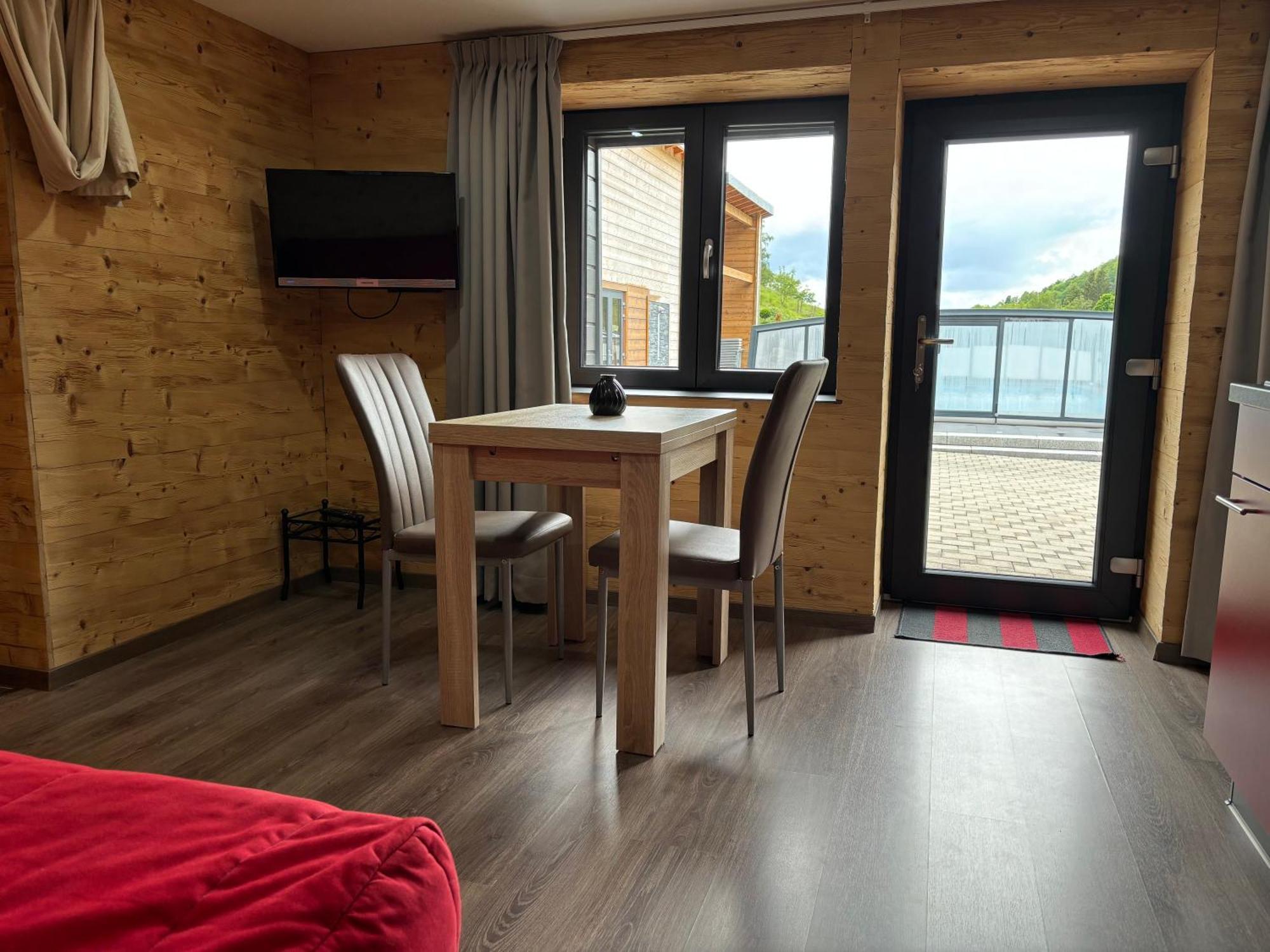 La Ferme De Rochesson, Jacuzzis & Piscine Commune Eksteriør billede