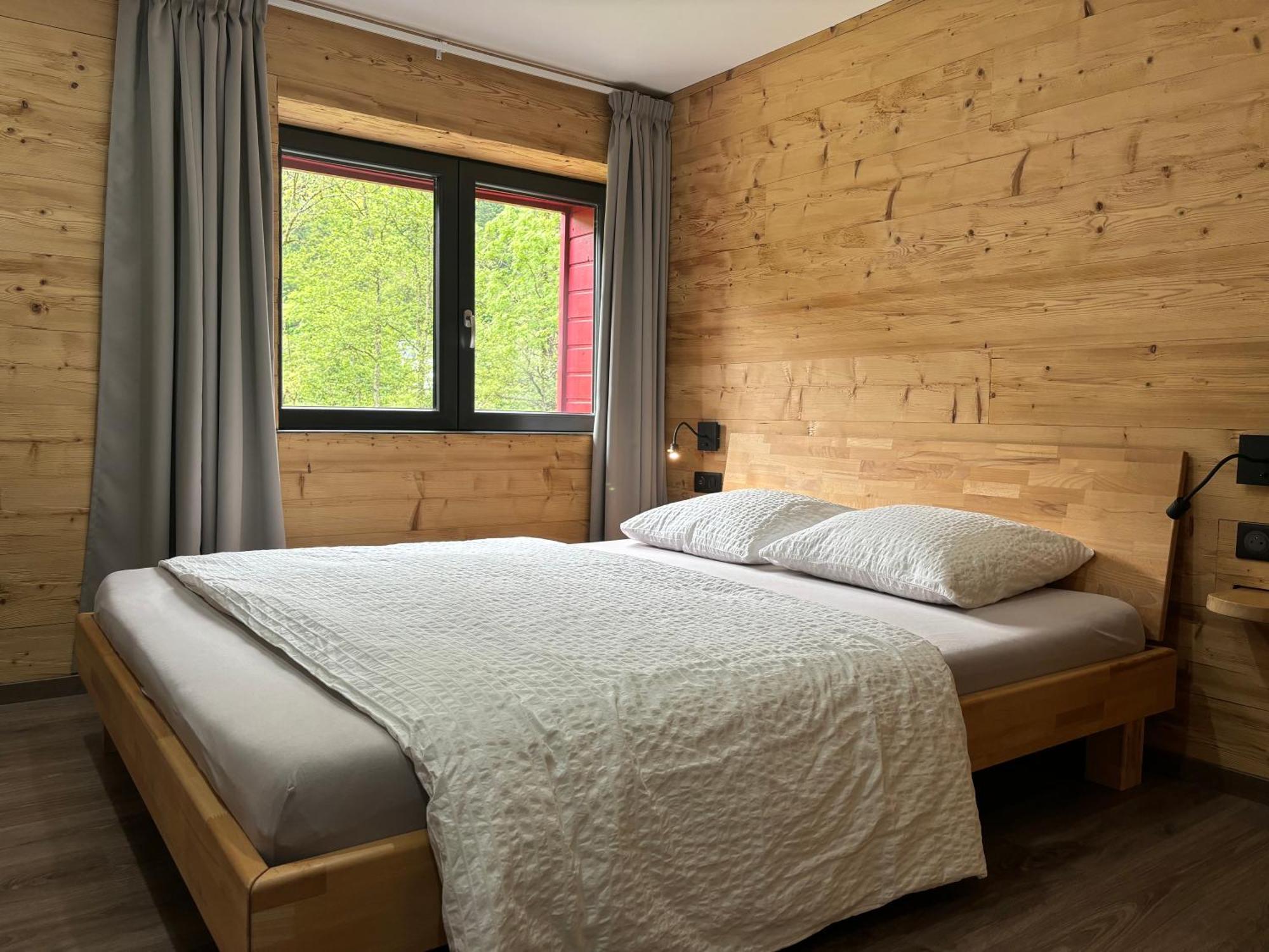 La Ferme De Rochesson, Jacuzzis & Piscine Commune Eksteriør billede