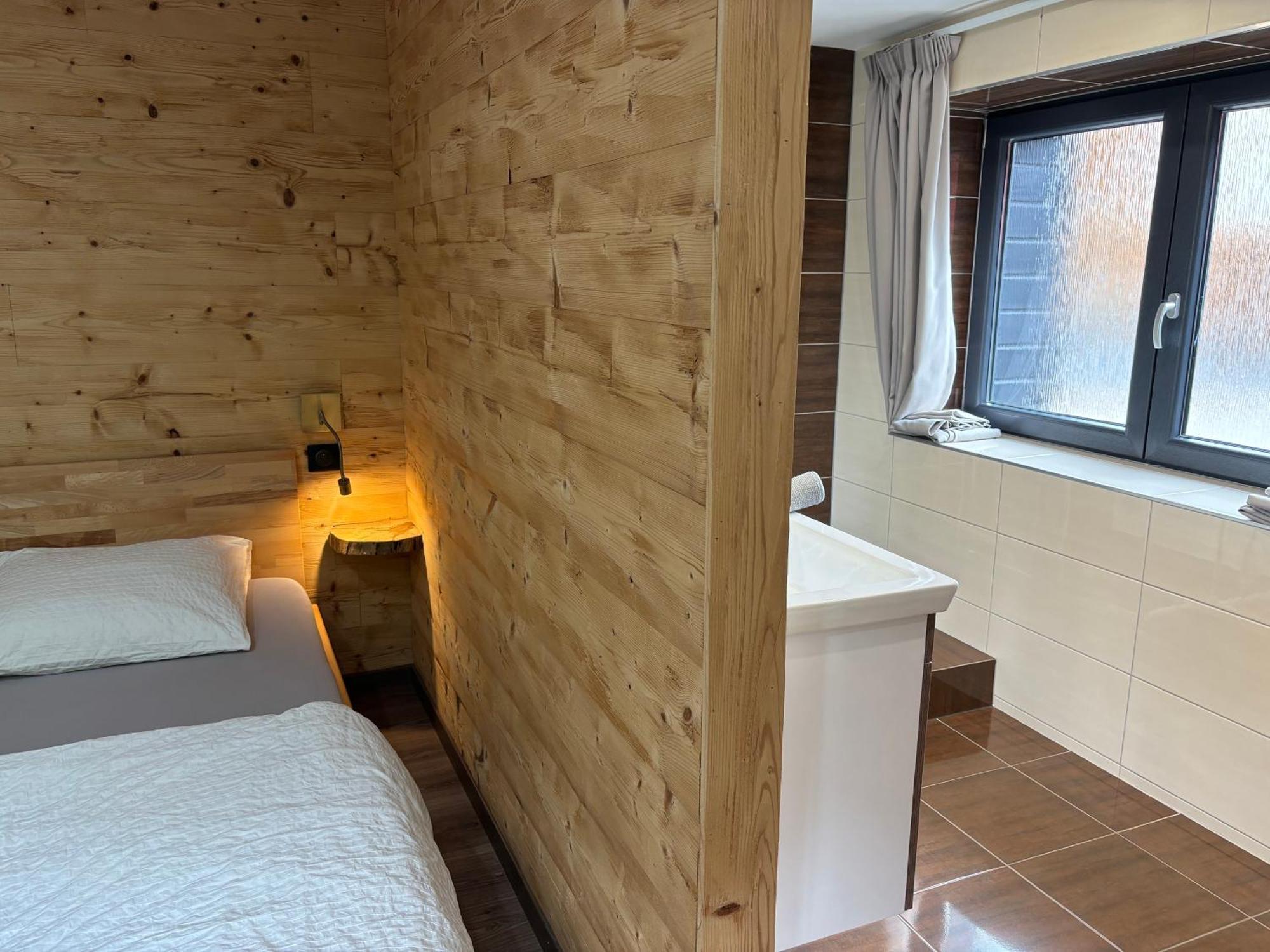 La Ferme De Rochesson, Jacuzzis & Piscine Commune Eksteriør billede